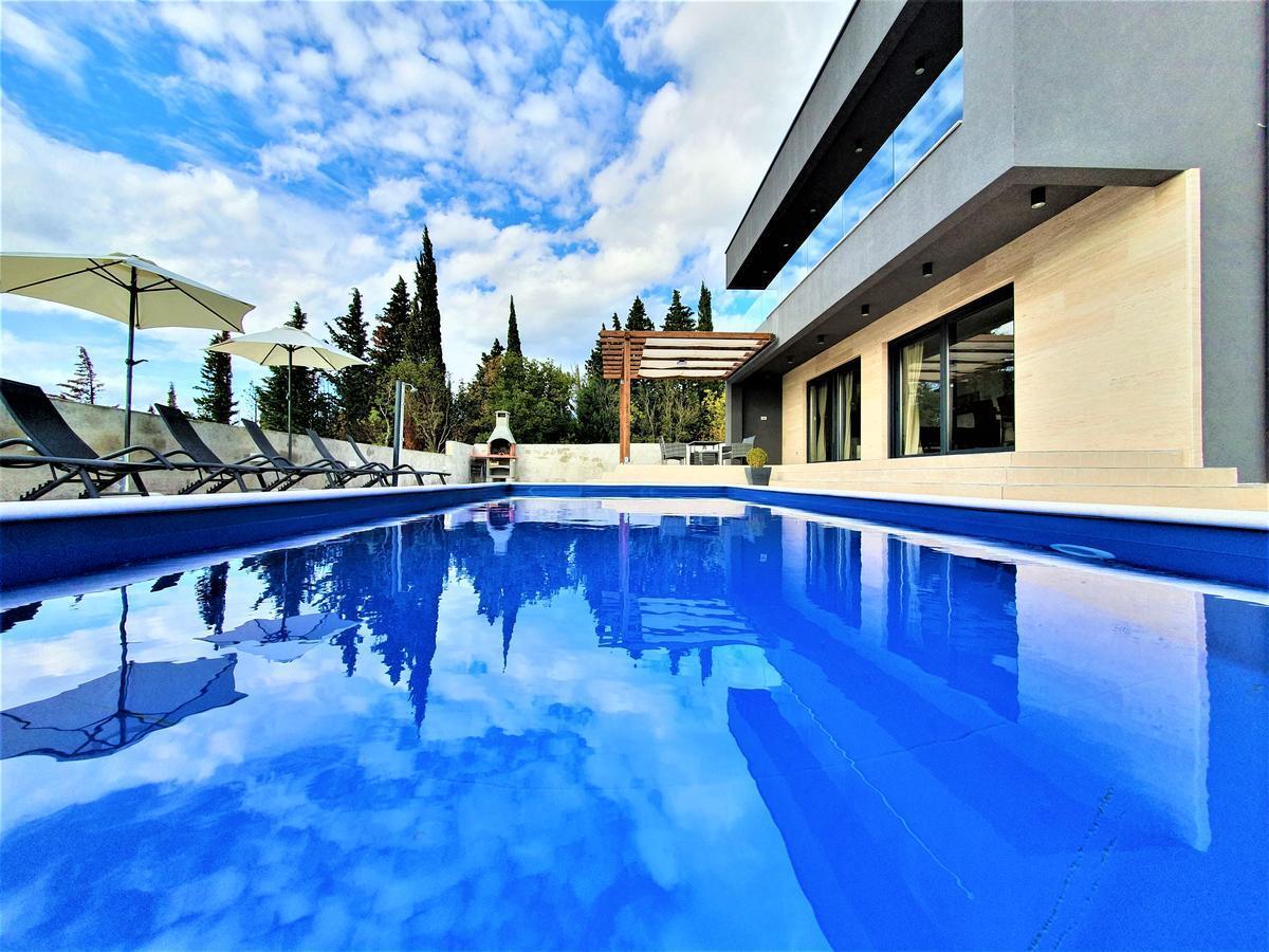 Royal Promons - Heated Pool Villa Starigrad Exterior photo